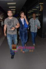 Shilpa Shetty, Raj Kundra snapped as they return from Singapore tonite in  Airport on 9th Sept 2010 (8).JPG